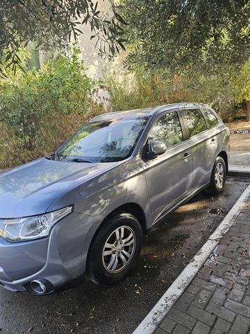 מיצובישי אאוטלנדר