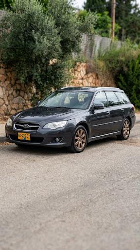 סובארו B4